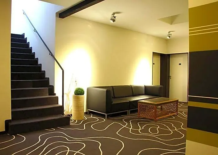 Hotel Racket