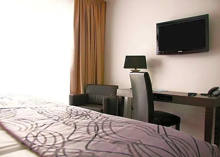 Racket Hotel 3*
